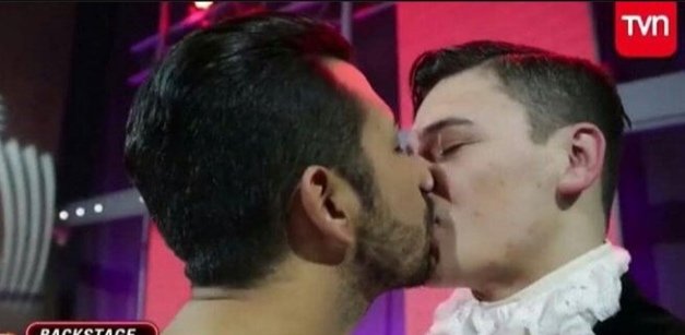 HadlerSmile's tweet photo. Su primer beso en pantalla 😱
#2añosHernandrei https://t.co/VKsfoyzbxi