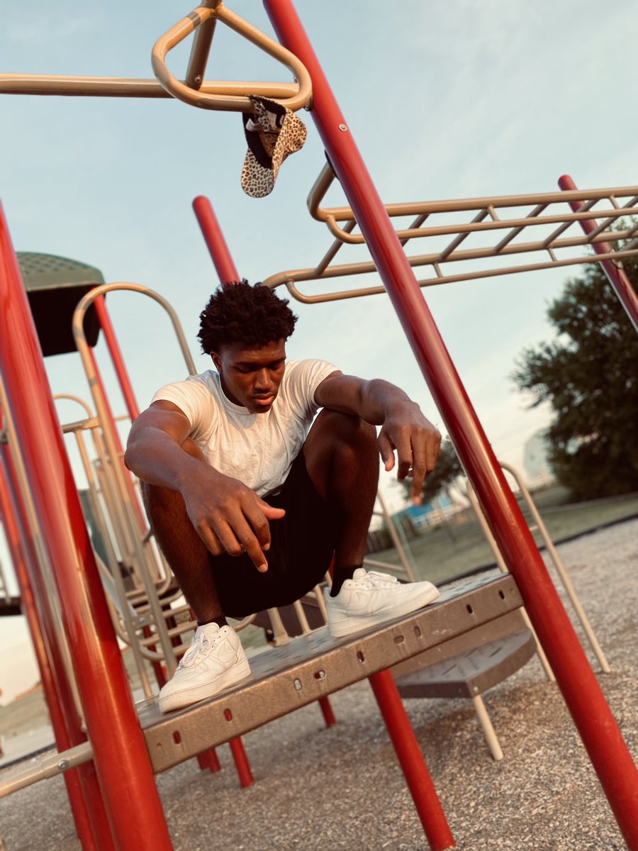 JcKeonte_'s tweet photo. I struggle wit my old self 🎭 https://t.co/DZHiB6vWe7