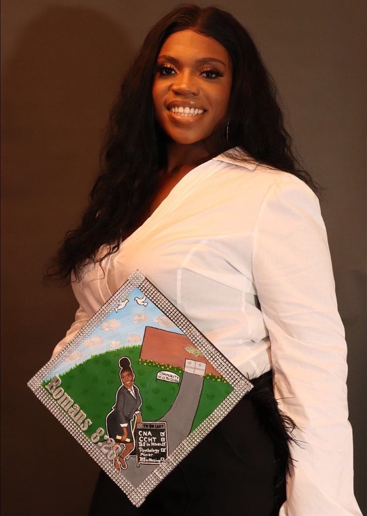 NewChristine's tweet image. CONGRATS 2020 GRADUATES👨🏾‍🎓👩🏽‍🎓🎉 

Here’s a few pics of some grad caps I designed for some spring graduates🎓🎨 

If you’d still like a grad cap DM me! For all summer graduates, I’m still taking commissions as well. #SHSU20 #LU20 #PVAMU20 #SHSU #Graduation2020