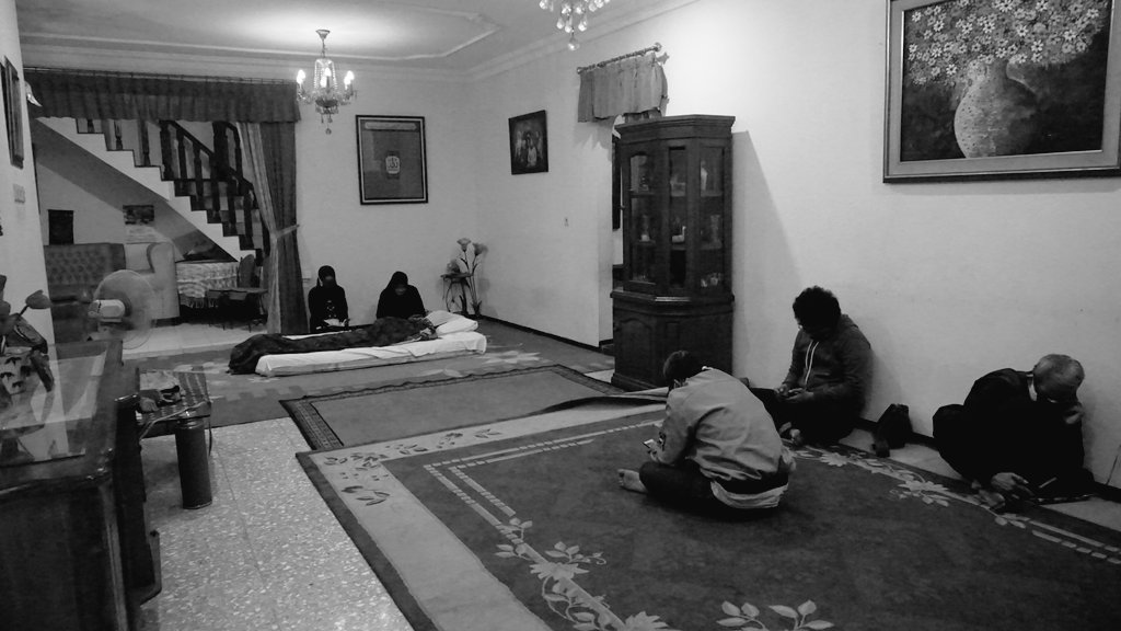 kenduricinta's tweet photo. Saat ini jenazah Syeikh Nursamad Kamba berada di rumah duka, di Jl. Dukuh 5 RT 02/03 No. 37 Kel. Dukuh Kec. Kramat Jati (dekat Kelurahan Kampung Dukuh). #Maiyah https://t.co/0KZEReGcJd
