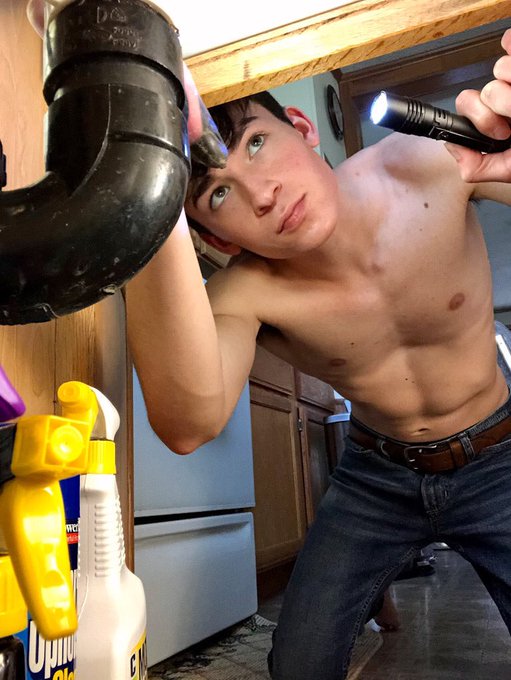 Idk what I&rsquo;m looking at, what are you looking at? 👀 https://t.co/7H2HIFmuRI