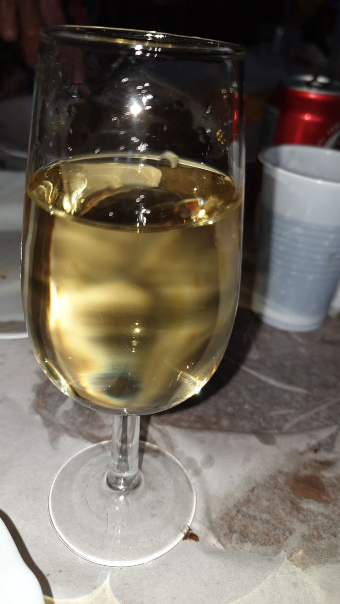 AntonioPorcuna's tweet photo. @DavidPuertoR @sobretodovinos @MojamaIGP @sultantrianero @monterogrove @SherryMan17 @jcgandolfo @ruthamaya171 @Triana30Triki @molleon @vicmorseg Velasco Chacon acompañado de unos buenos #violetes de #Porcuna. https://t.co/5I7Z6y6xVl