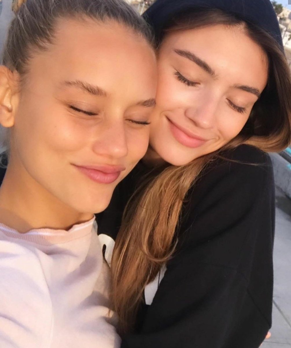 LorenaLCKT's tweet photo. Best friend https://t.co/g6w1GrLumR