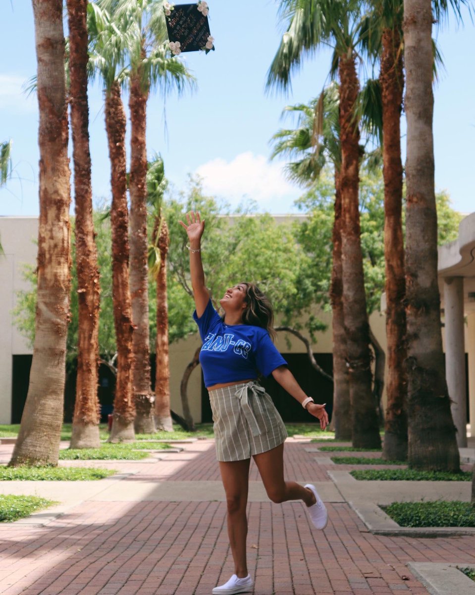 dianaybar05's tweet photo. Finally! I get to post grad pics of my daughter, Hannah Greses. She worked hard and faced all obstacles to get her BS in Health Sciences Magnum Cum Laude style!๐๐ฉโ๐
She Dreamed It, Believed It, and Did Itโฃ๐
#herbiggestfan
#proudmama
#tamuccgrad
#2020graduate https://t.co/ffnuv8GjwI