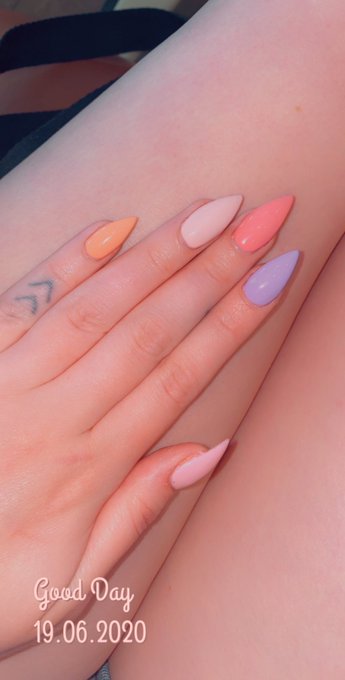 ✨Got my nails done today✨ https://t.co/SmXGHoKaBX<a href="/tag/aot"class="tags"><span>#aot</span></a>