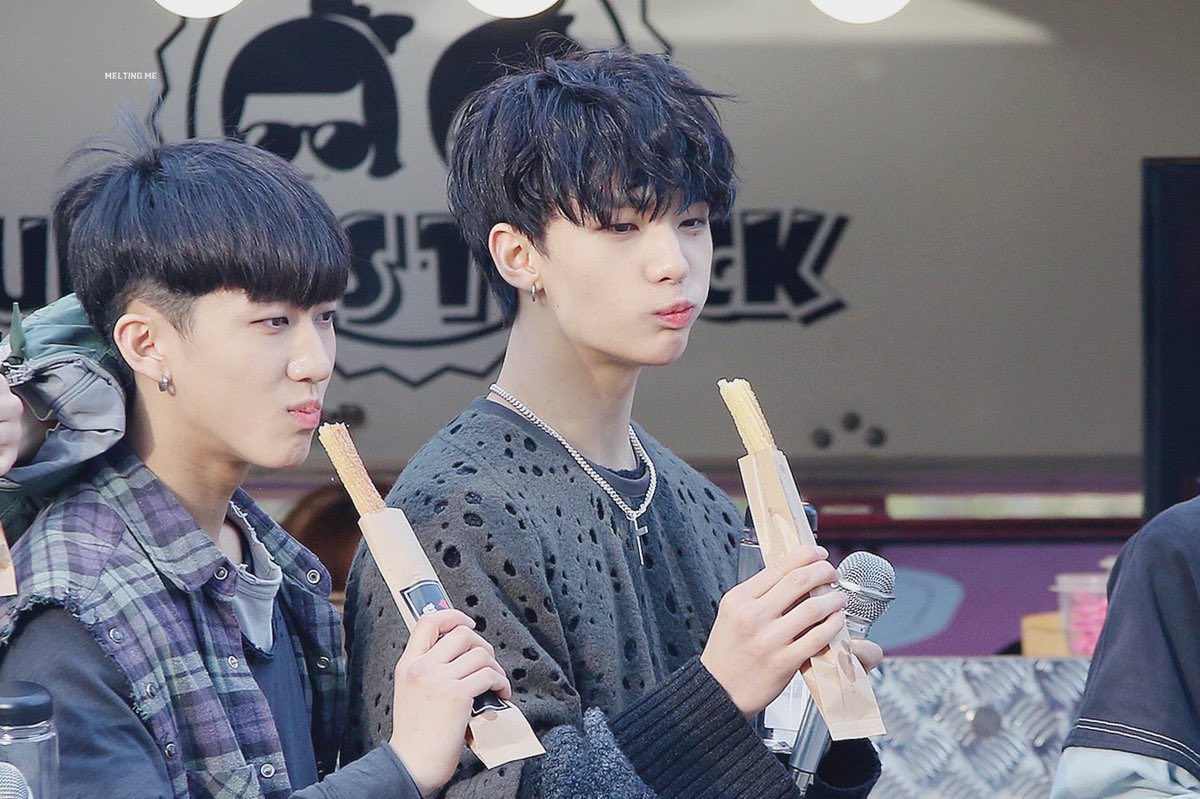 skz went to the swamp meet del dia y se compraron unos churros