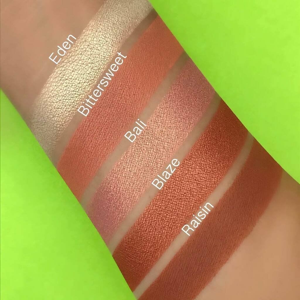 OFRACosmetics's tweet photo. The OFRA Inspired Signature Collection eyeshadows are made with a new super smooth and pigmented formula that makes them super blendable and easy to apply, have you tried them yet? ⁠⠀
-⁠⠀
📷:@mariacast13 https://t.co/iTn6Aq93AR https://t.co/MAbpAOYlqC