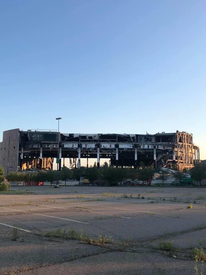 AnthonyFodale's tweet photo. Man it’s almost gone. Sad to see ! #BadBoys #Going2Work  🏆 🏆🏆@DetroitPistons #ThePalace @TheWrapRadio @RobbySilv @DerySpeaks @FCalamita https://t.co/kyUKuZzELn