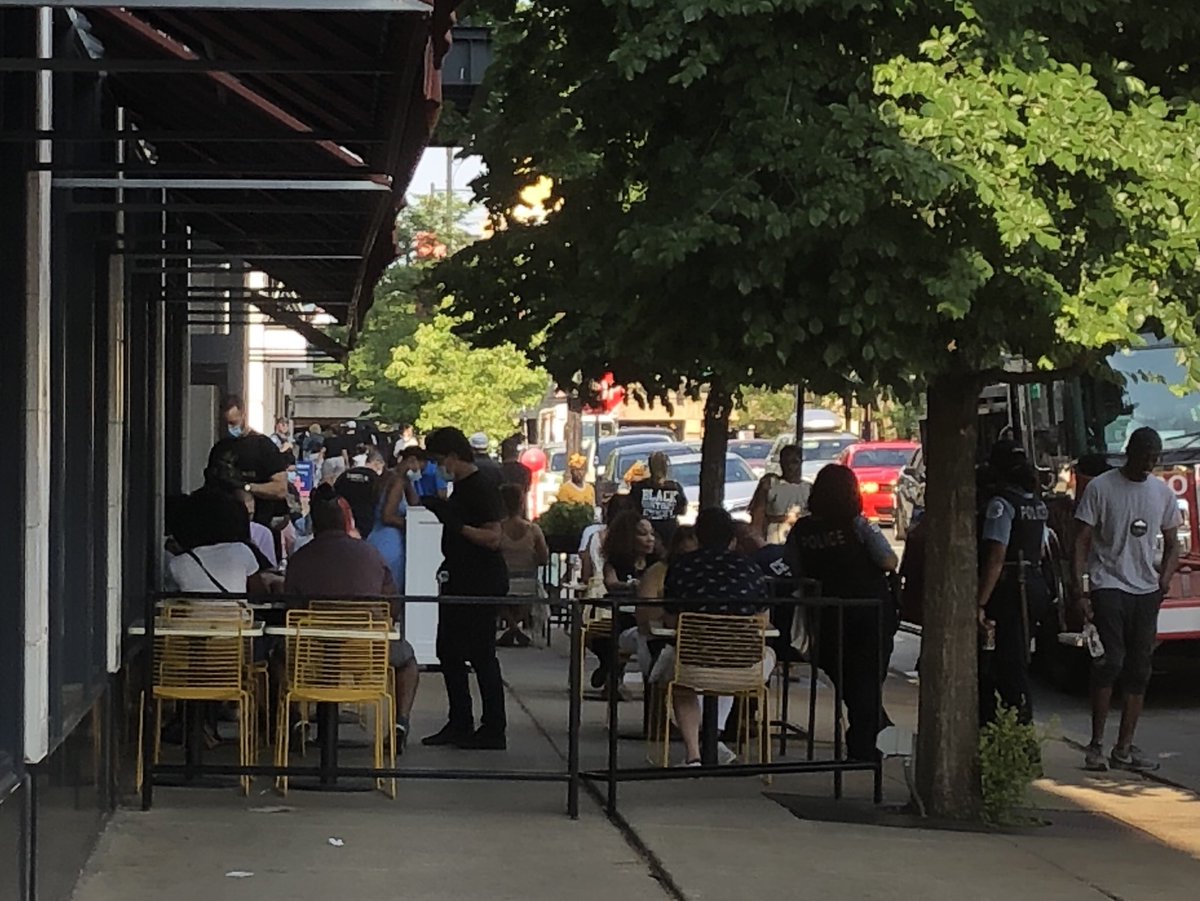 DHPChicago's tweet photo. Downtown Hyde Park is vibrant tonight. Lots of people, music, and outdoor dining.  Heavy traffic too.  Please be safe.  😷 #COVID19 #53rdSt https://t.co/VVfFphz6w5