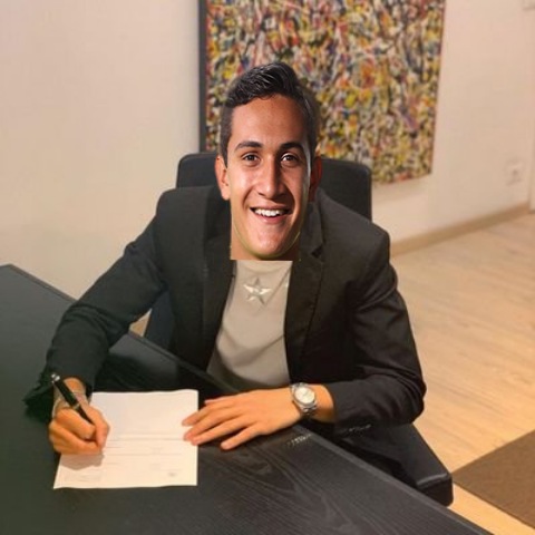 MartinAleU1_'s tweet photo. Firmando contrato con @ManhattanLions, después haré las pruebas físicas pertinentes https://t.co/GFFMyfHkar