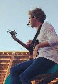 Niall loook at your wings