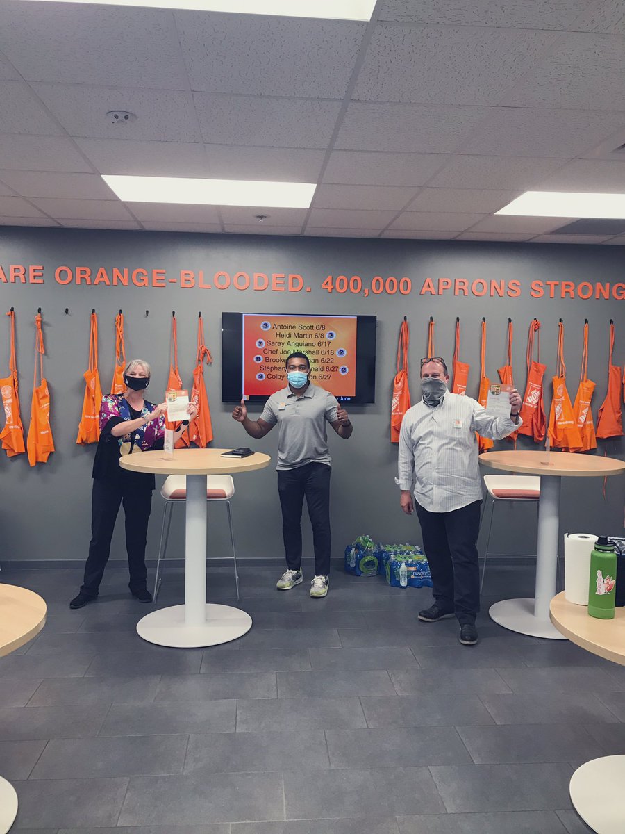 WilliamsReiss's tweet photo. In recognition of living our core values. Mike and Shelby are the very embodiment of what our organization stands for, their commitment to excellent customer service and entrepreneurship is matchless. I appreciate them greatly 🙏🏾#livingourvalues @HDDCShelbyS https://t.co/bMUzKbGITF