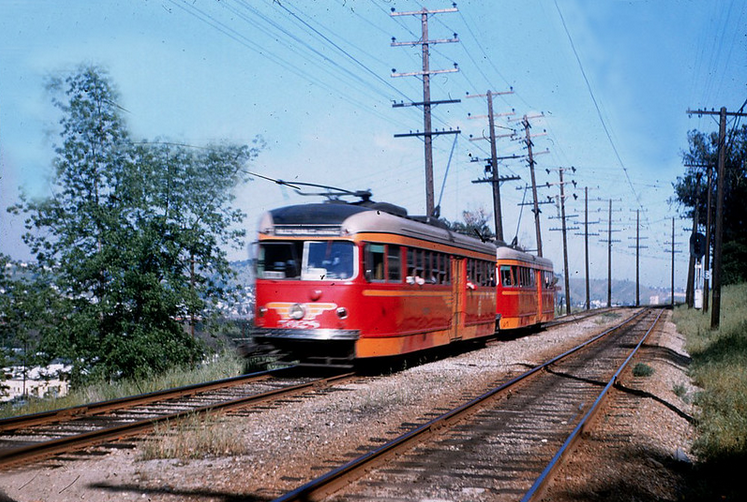 The Glendale-Burbank line continued along the hills paralleling Riverside Drive along today's Corralitas  @RedCarProperty near  #SilverLake. From there, it traversed a viaduct over Fletcher Dr. The foundation pilings of the viaduct are still visible on the hill slopes today.