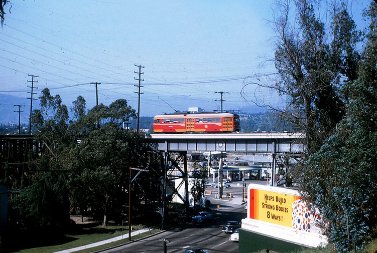 The Glendale-Burbank line continued along the hills paralleling Riverside Drive along today's Corralitas  @RedCarProperty near  #SilverLake. From there, it traversed a viaduct over Fletcher Dr. The foundation pilings of the viaduct are still visible on the hill slopes today.