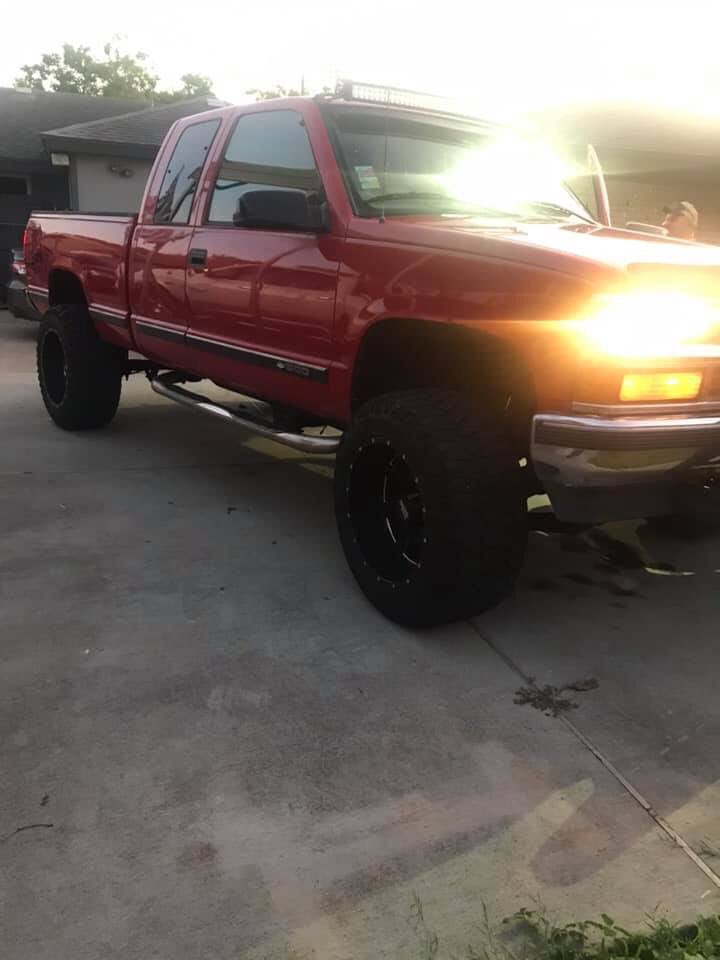 avery_hoss's tweet photo. my truck was stole while at work, LA PALMERA MALL, if y’all have any details or spot it please contact me or the police. license plate: HNJ7456 https://t.co/JfTQYgt37X