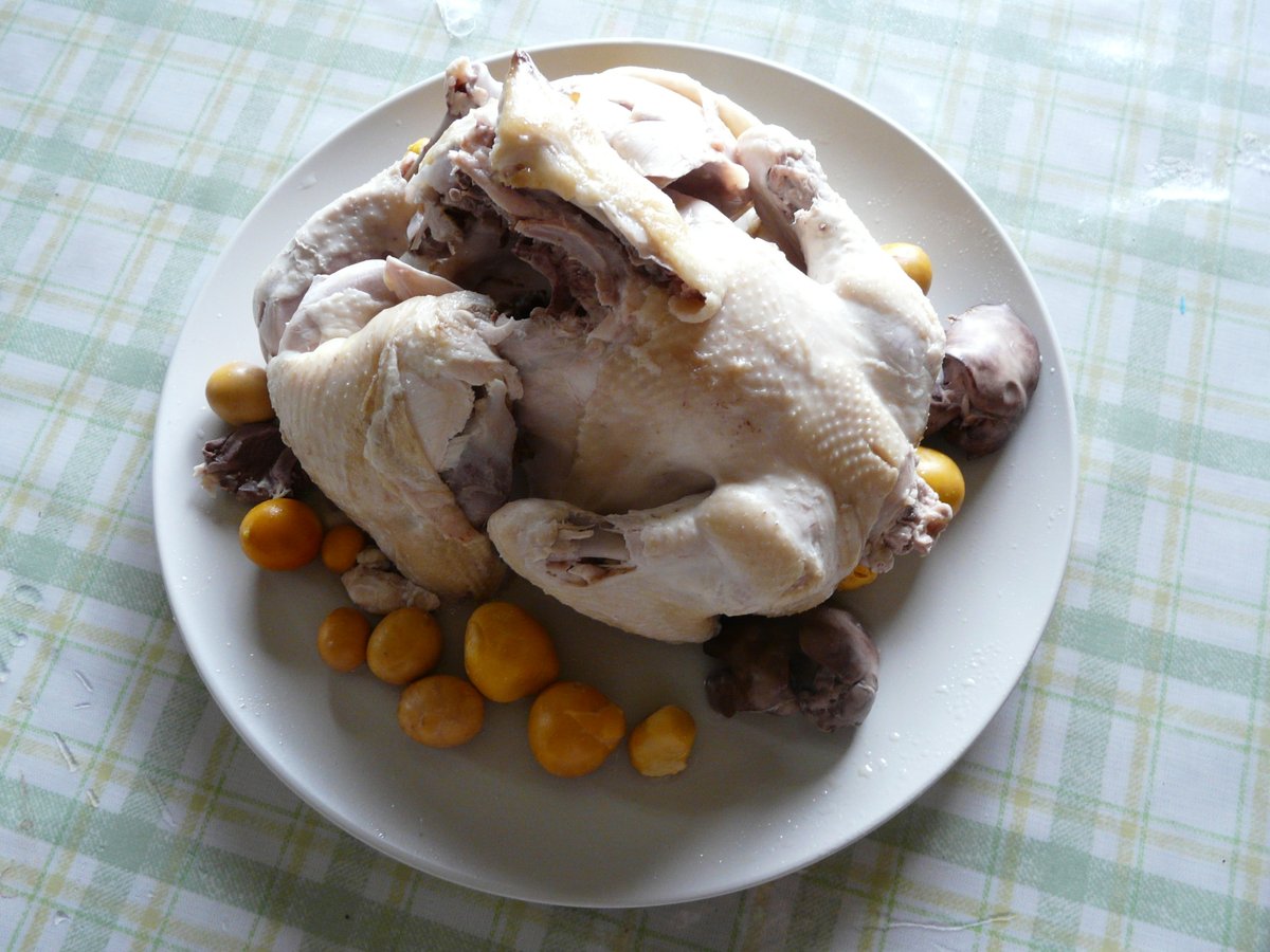 毎日のタイ料理 下関崇子 File 8 カオマンガイというと やっぱり丸鶏 血豆腐があれば完璧 タイに住んでいたときは あの食感が苦手だったけど たまに恋しくなるなぁ タイ料理レシピ本 バンコク思い出ごはん