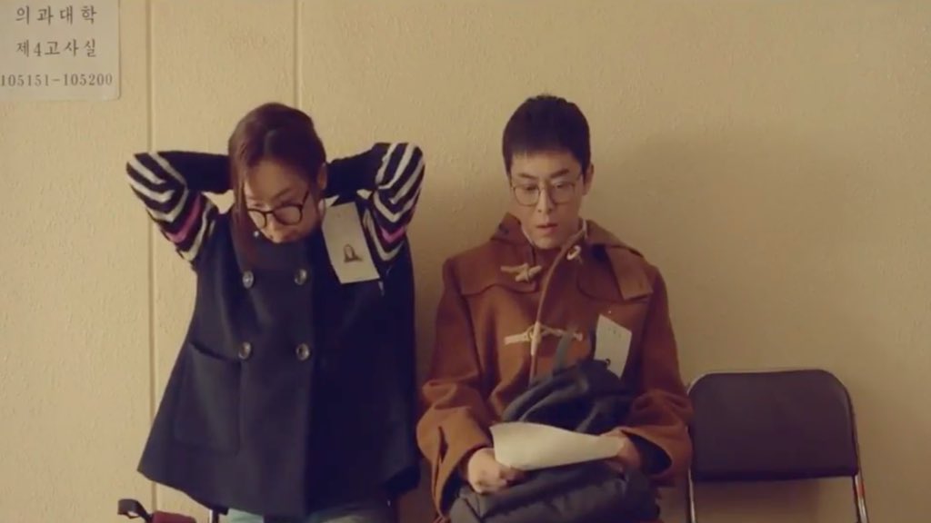 ahh so they actually first encountered each other during the medical school interviews and ik joon gave song hwa the scrunchie he bought- that’s so sweet ahshsj #HospitalPlaylist