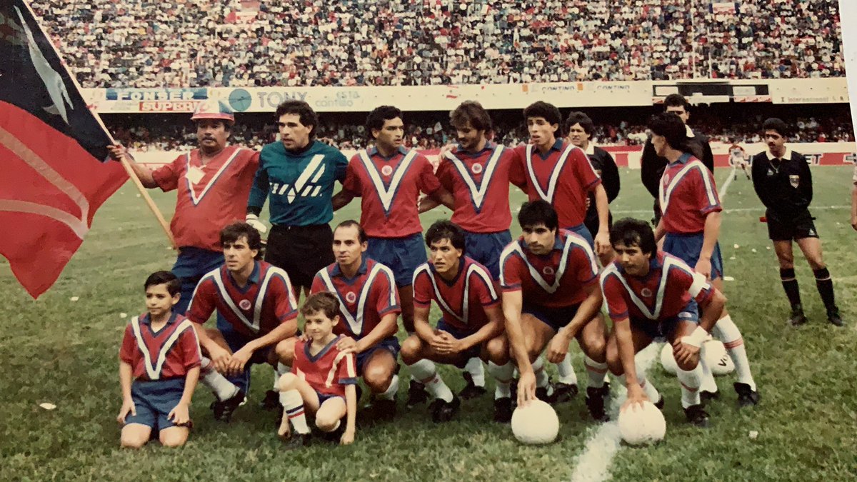 jorge_silva20's tweet photo. Solo para jarochos nostálgicos por el Tibu. Gran época, estadio lleno, ambiente único, batucada, nieves, vendedor de café con garrafa en la espalda gritando “café café, para los crudos para los desvelados”. Fiesta de sábado a las 4pm @fotogarrido @LocacionesVer @TuristeandoU https://t.co/qixHsdvdsh