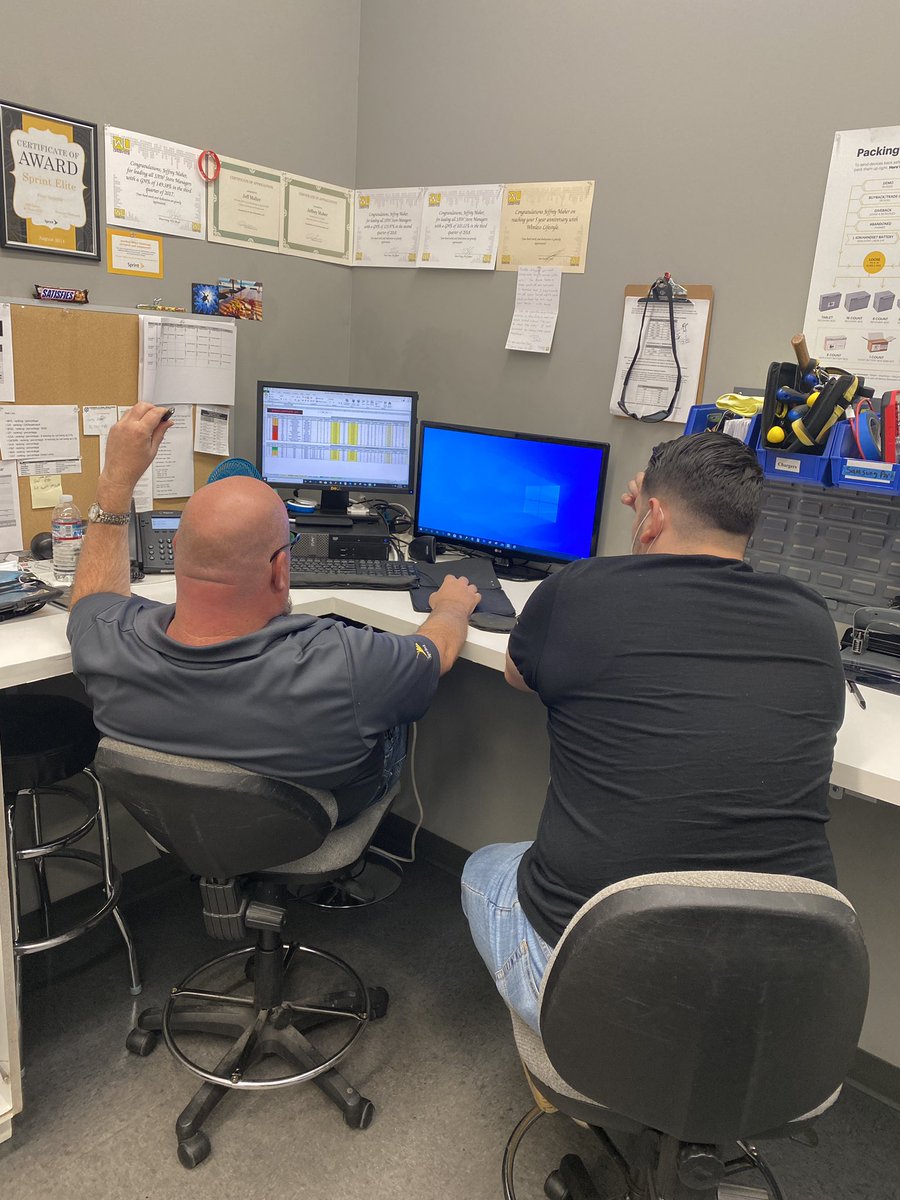 WileyatBoost's tweet photo. Great visit at FLO today with @ElJefe916 &amp; new SM for STO, JC! Also saw Jessica have a GREAT interaction with a customer that wanted to cancel their line. She added a watch &amp; provided an incredible experience! #WLDNA @Joseph_WL_SAW @EBY_WL @Pkushn @wl_byoung @JamesLeeWC https://t.co/tf00rhY5o7