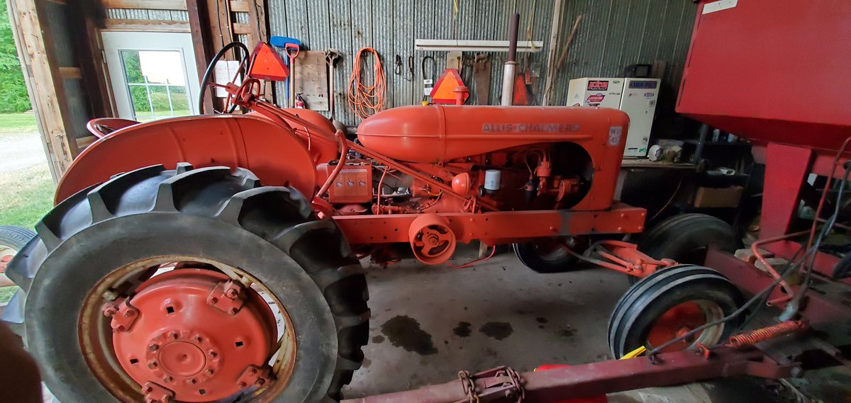 AlexFife7's tweet photo. Got the old girl out today did some chopping.always cool to use the same machines your great grandfather bought and used. #wd45 #allischalmers #elgincentrefarms https://t.co/6C2DbtxAXm