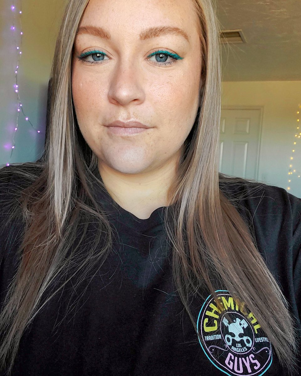 ChelseyRaeBake1's tweet photo. My hubby spends all his $$ @chemicalguys &amp; all I got was this *cute* t-shirt😉😂
(No makeup look with @suvabeauty liners is a summer fave of mine.)
#MatchyMatchy #AlmostBlonde #Selfie #MOTD #Makeup #MakeupLook #MakeupIsMyArt #Photography #Lifestyle #Spoonie #MyAdventure https://t.co/ATQkV9cZea