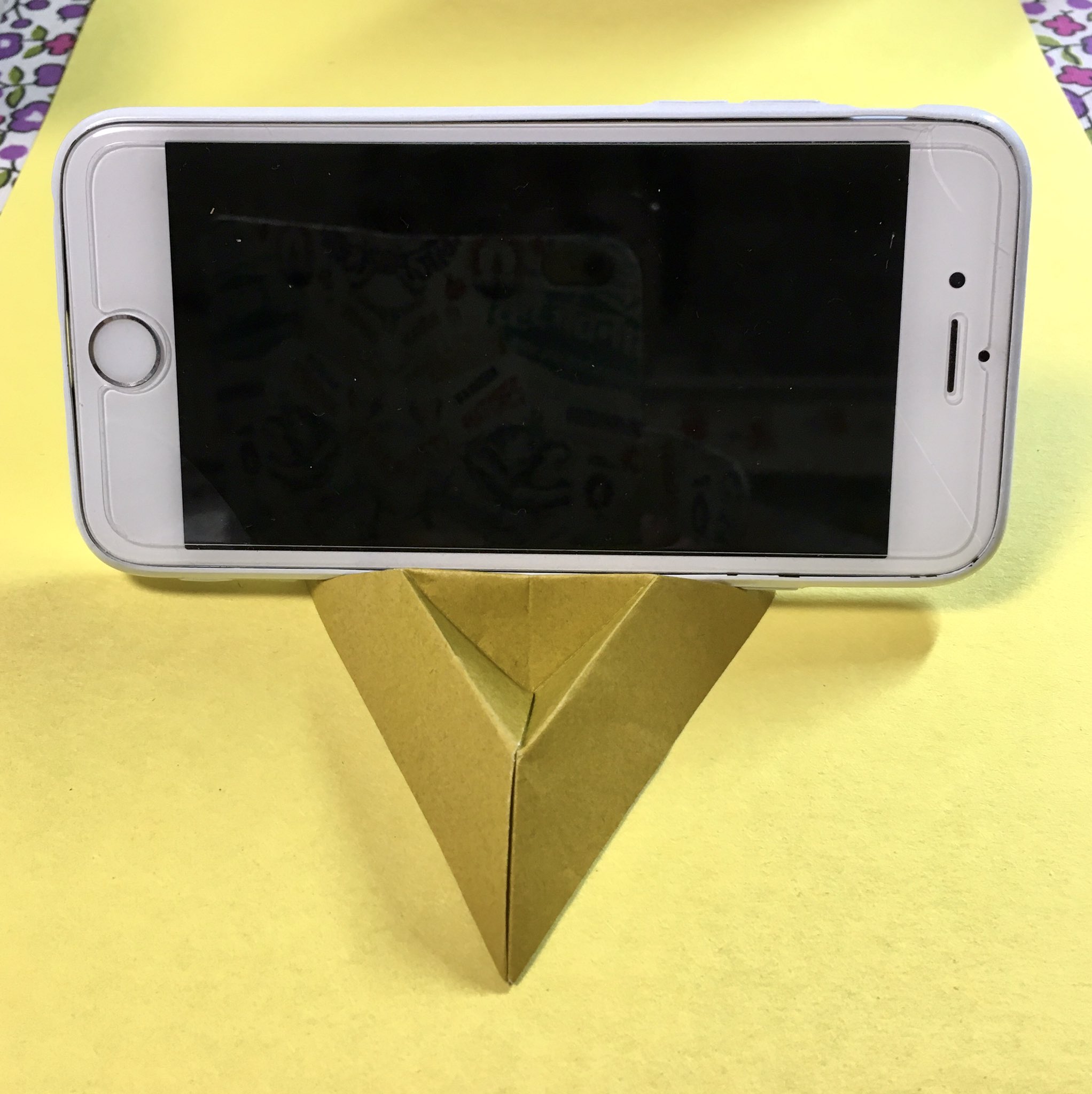 スローなのんちゃん 折り紙で作るスマホ スタンド 折り畳み式 くろねこ工房さんのyoutubeより しっかりスマホと支えてくれます あら 便利 くろねこ工房 スマホスタンド T Co 38yycuthfk Twitter