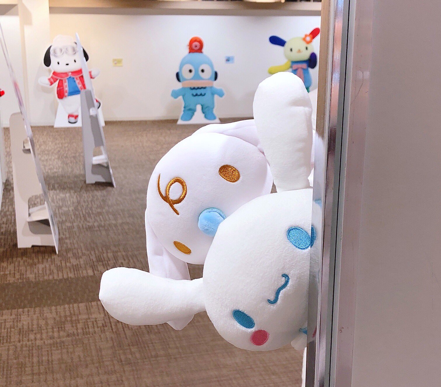 Kthings Official 店舗情報 むにゅぐるみパティオ 有楽町マルイ店では 対象の方に 有楽町マルイ店限定 のノベルティをプレゼント さらに 1000円 税込 以上お買い上げのお客様にサンリオキャラクターズパネルコーナーをご用意しました