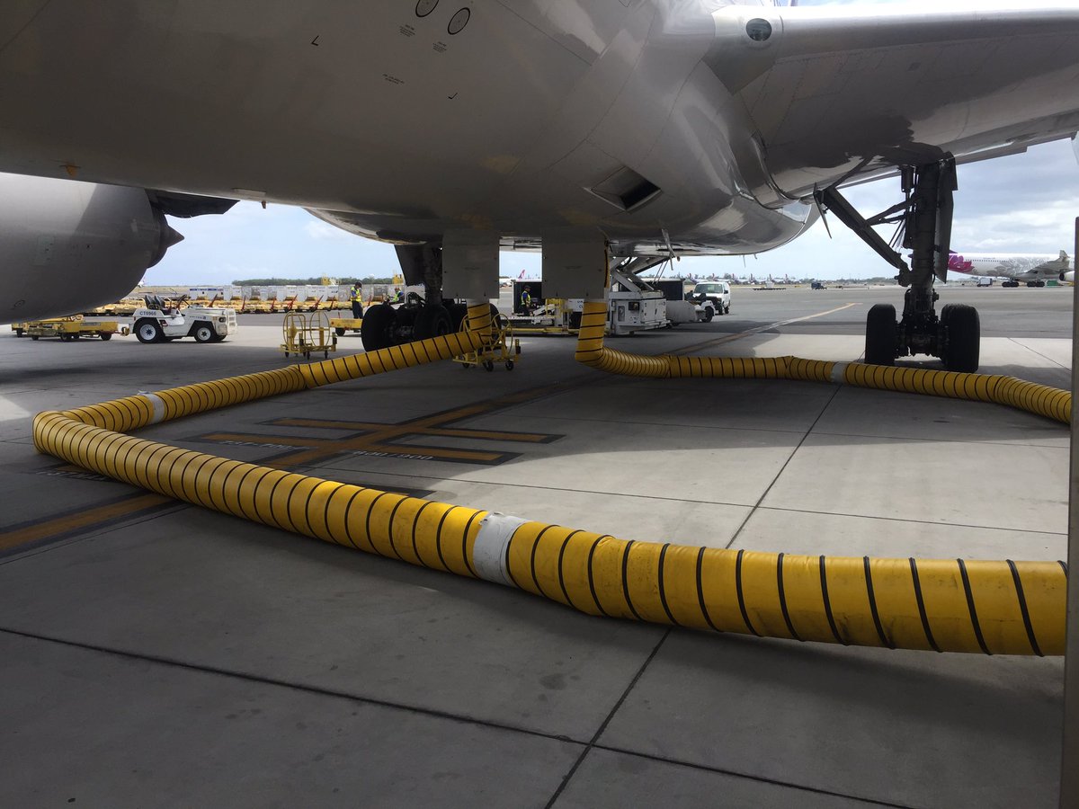 RaphaelatUnited's tweet photo. New jetbridge mounted PCAIR & Ground Power #HNL π¨ giving the #Tradewinds a whole new meaning! #BeingUnited #Core4Efficient @weareunited #UnitedTogether #WinningTheLines @DOTHawaii @DJKinzelman @ErnieAtUnited @UAjetlagclub @oggjeff https://t.co/UVAHhpO5dD