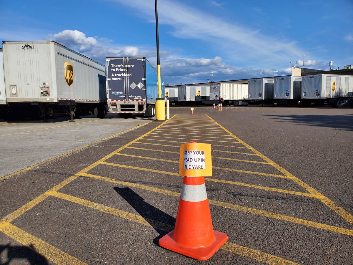 Long week and crazy times for the <a href="/NorthwestUPSers/">Northwest UPSers</a> in Portland Feeder.
We are keeping our heads up and staying aware in the yard.  #SafetyFirst!