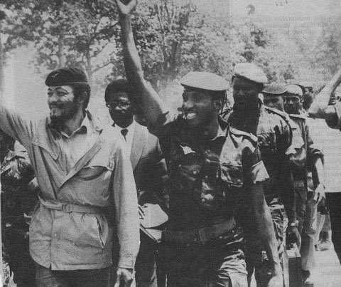 -/:Toujours dans les années 80. Au Ghana et au Burkina, c’est deux militaires pas comme les autres qui sont les hommes forts de leur pays. Ce sont des révolutionnaires, panafricanistes et tiers-mondistes. Il s’agit de Jerry Rawlings et de l’incontournable Thomas Sankara.