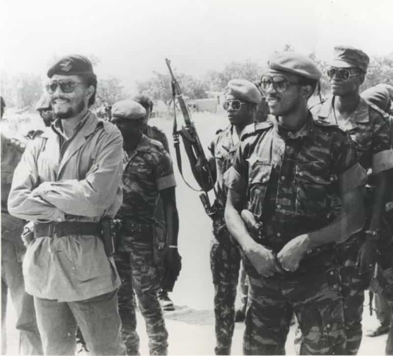 -/:Toujours dans les années 80. Au Ghana et au Burkina, c’est deux militaires pas comme les autres qui sont les hommes forts de leur pays. Ce sont des révolutionnaires, panafricanistes et tiers-mondistes. Il s’agit de Jerry Rawlings et de l’incontournable Thomas Sankara.
