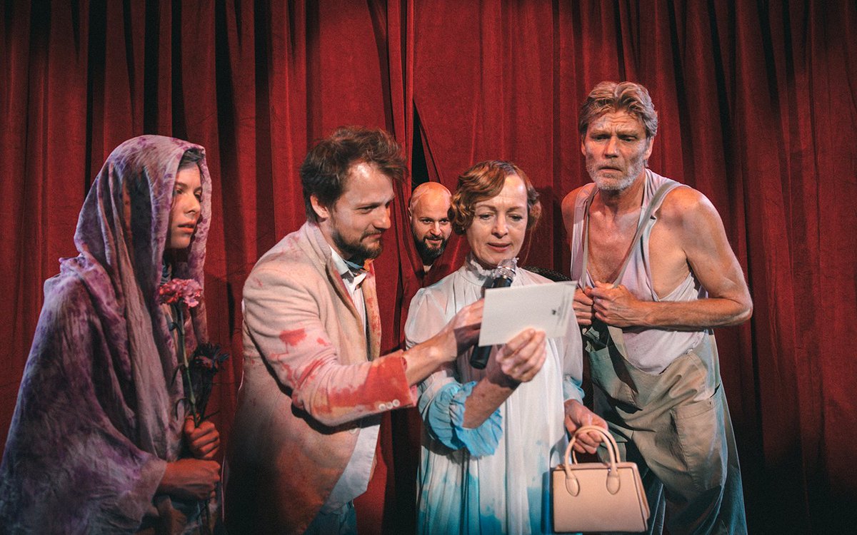 [PREMIERA]
Na mali sceni MGL bo v soboto v okviru rezidenčnega avtorstva, s katerim spodbujajo nastanek novih slovenskih besedil, krstno uprizorilo Žalostinke Jerneja Potočana.
veza.sigledal.org/prispevki/when…