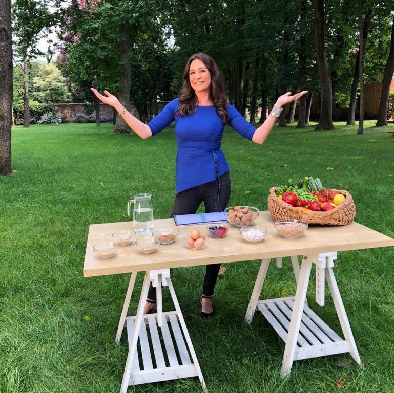 Tra poco, alle ore 8:45 su Canale5, al via la nuova stagione di #Informa. 
<a href="/tessagelisio/">tessa gelisio</a> vi aspetta con tante novità 💜