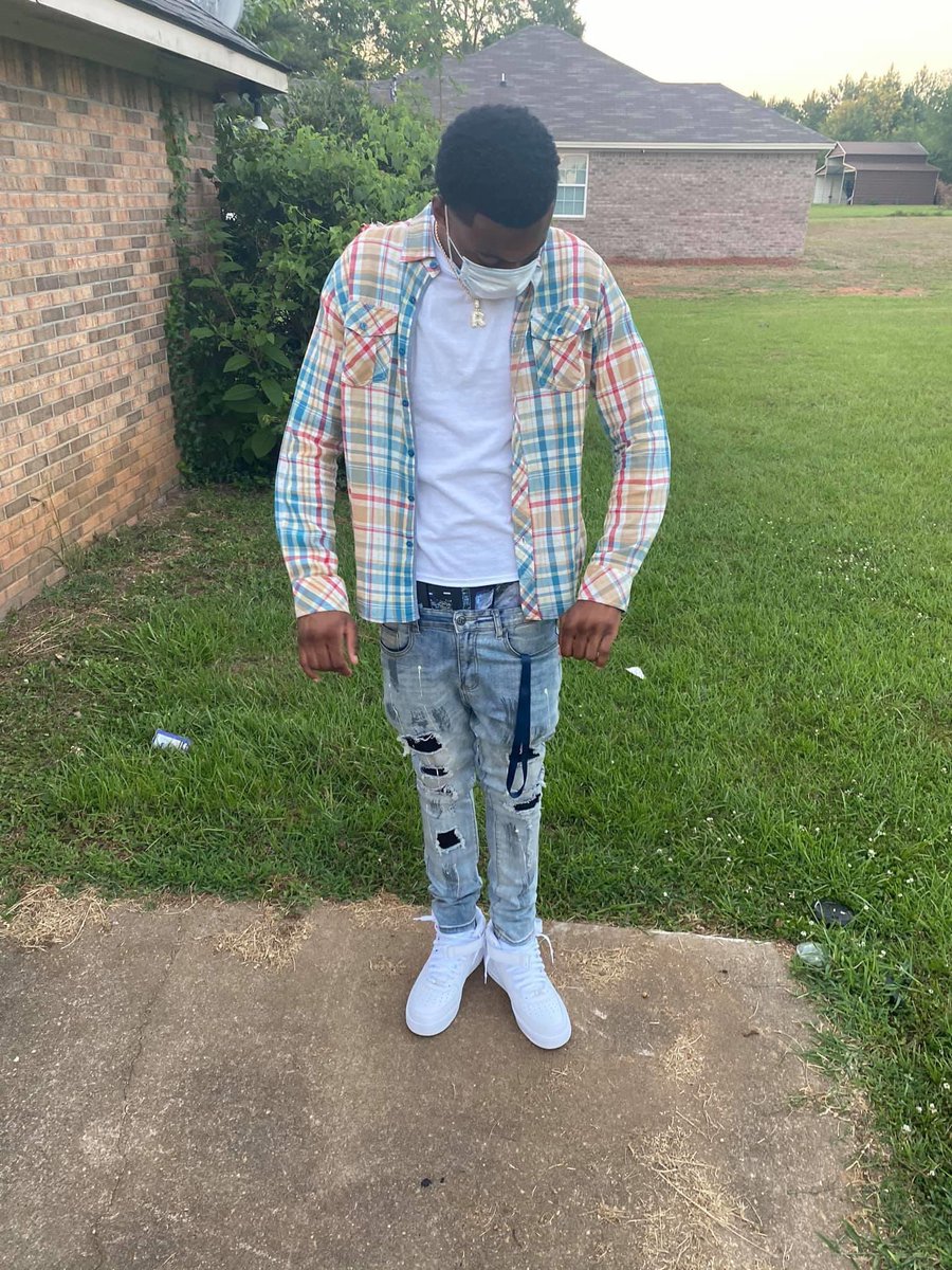 RickTyre1's tweet photo. everytime you see👀me i bet um sharp just like a blade⭐️them niggas late on drip 💧 i bet i keep em in my page📸
#LLJERRY⭐️ https://t.co/1V6vWqUiHC
