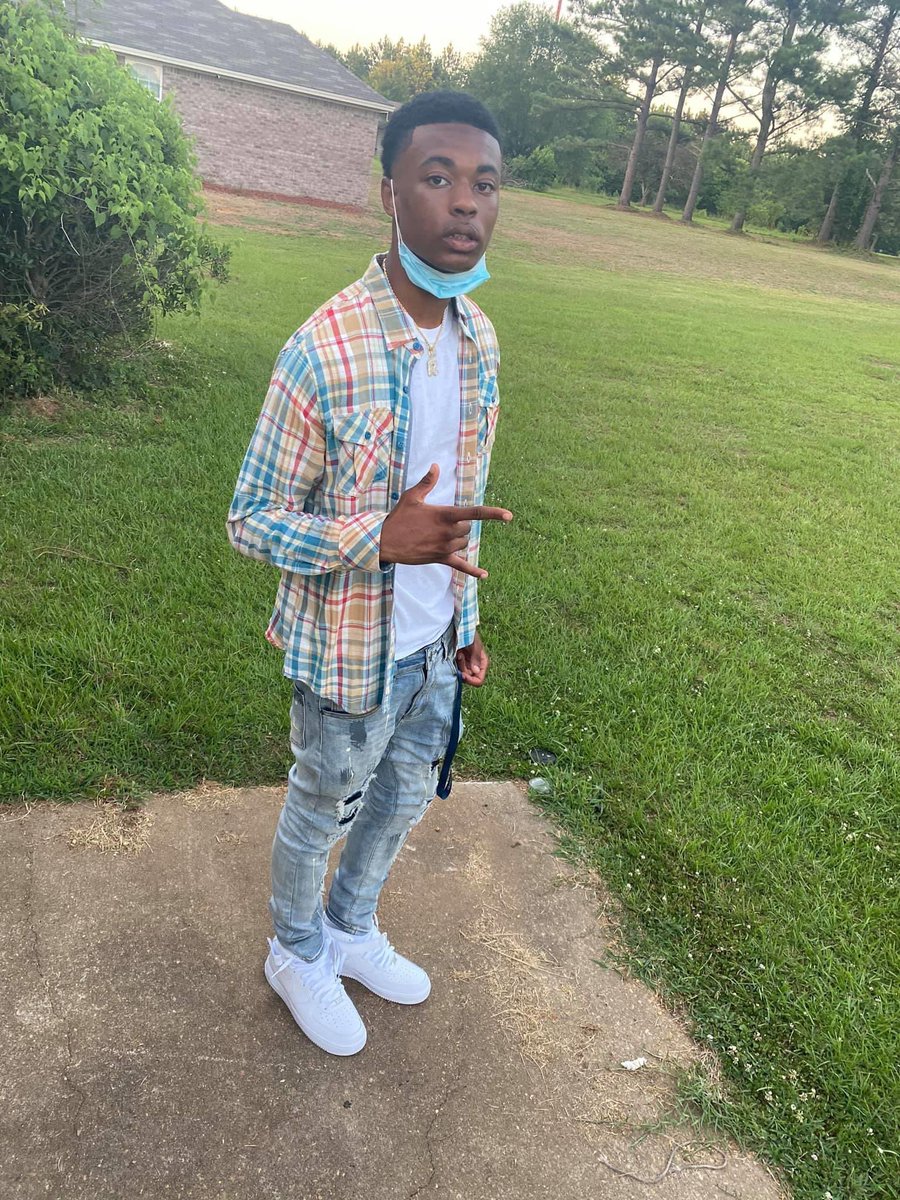 RickTyre1's tweet photo. everytime you see👀me i bet um sharp just like a blade⭐️them niggas late on drip 💧 i bet i keep em in my page📸
#LLJERRY⭐️ https://t.co/1V6vWqUiHC