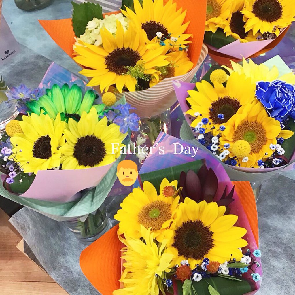 雨が続く季節ですがパッと元気のでるヒマワリ、
明日 父の日ギフトにオススメです😆💐✨

店頭にもアレンジ、ブーケなど沢山取り揃えています🌿
イオンモール橿原にご来店の際は是非お立ち寄りください💐
#花 #花のある暮らし #父の日 #ヒマワリ
#karendo #カレンド #flower