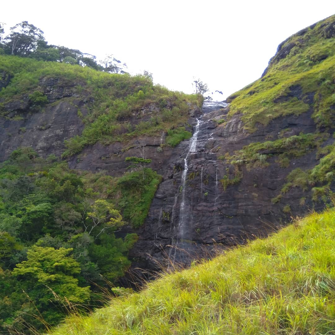 ChamaraSamaras4's tweet photo. Garadi ella waterfall https://t.co/R3e0icueDN
