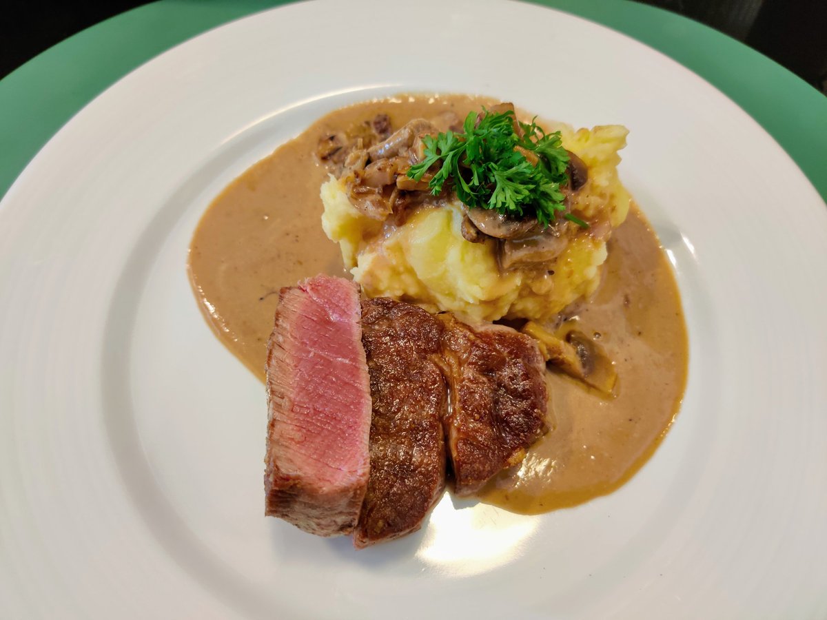 Gourmet-comfort #steak lunch. 
At 580baht, Thonglor's Tiny Room always impresses: m.facebook.com/tinyroomfans/. #Bangkok #bkkfatty