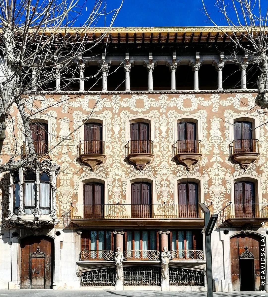 descobreixolot's tweet photo. 🙏 Que contents estem que tornin les visites guiades!
Us proposem (re)descobrir #Olot amb una ruta per algunes de les façanes i cases modernistes de més valor artístic de la ciutat.
ℹ️ https://t.co/r2N1hs65Do
📅 Avui, a les 12h
📍 Oficina de Turisme d'Olot
#DescobreixOlot https://t.co/cfDZSmhxwa