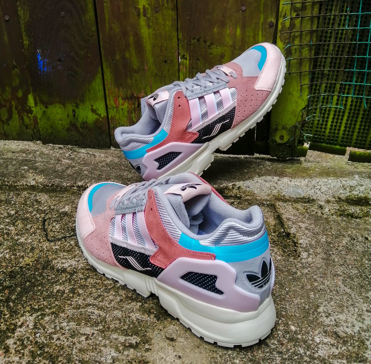 BuchananChic's tweet photo. Thankyou @OffspringShoes for another Top Service 👌🏻
Adidas ZX 8000/ZX 10,000
LONDON ➡️ LA Pack
#Adifamily #adigang #teamzx #offspringcommunity https://t.co/ZCBNUI3u3P