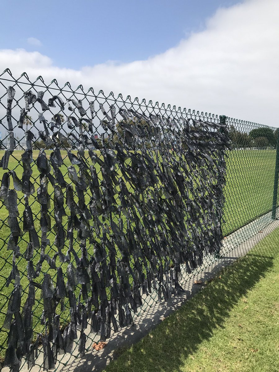 jenleonard_'s tweet image. A #designasprotest piece to honor #georgefloyd on Juneteenth. 466 ribbons for every last second he was held down, unable to breathe. May he be free now with birdsong + ocean breeze, sunrise + pink skies.