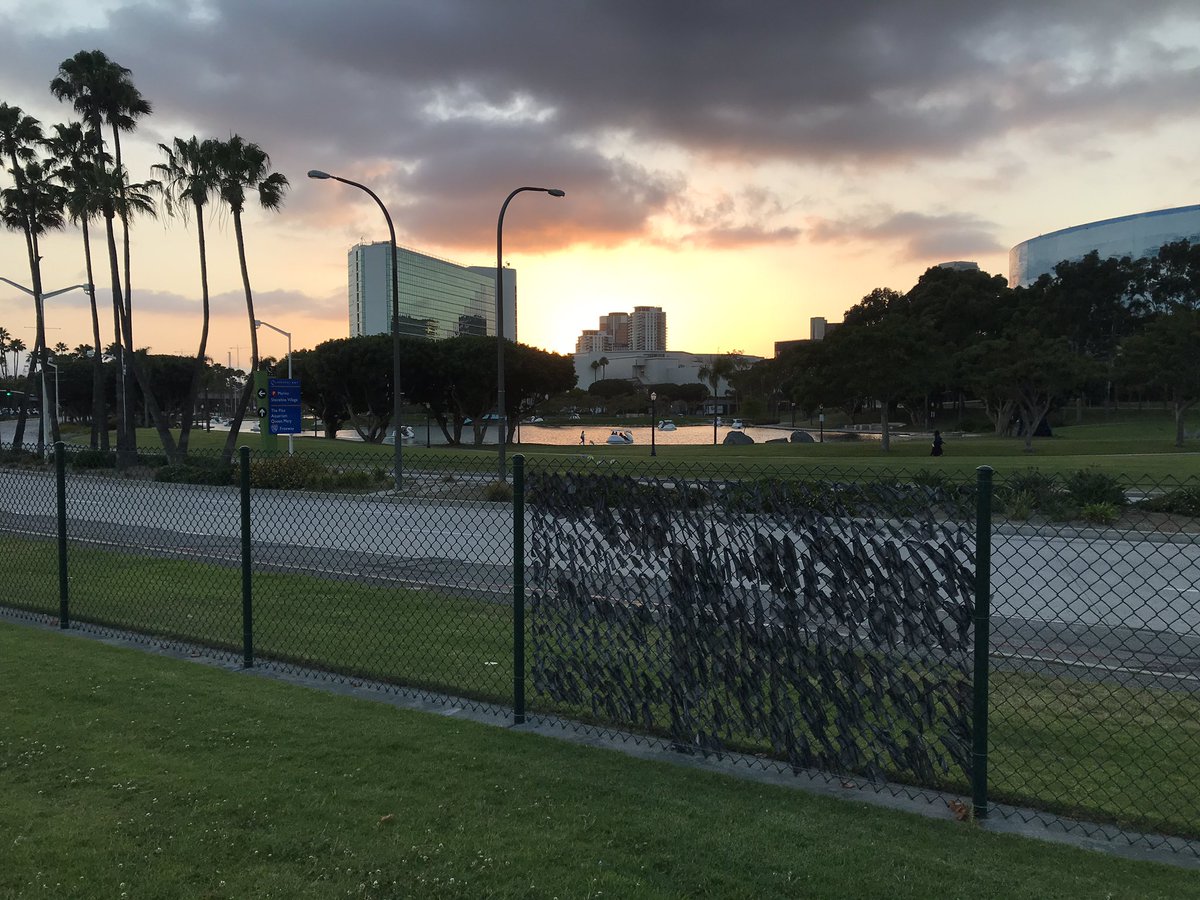 jenleonard_'s tweet image. A #designasprotest piece to honor #georgefloyd on Juneteenth. 466 ribbons for every last second he was held down, unable to breathe. May he be free now with birdsong + ocean breeze, sunrise + pink skies.