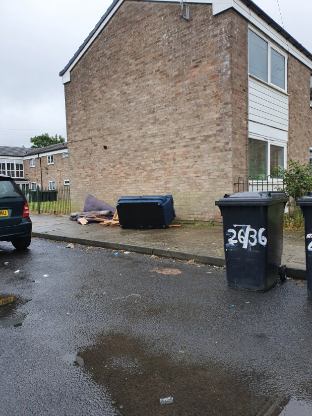 BillesleyWMP's tweet photo. Patrols yesterday around Daisy Farm Park and Maypole Grove. Please no flytipping. #keepitnice #cleanBirmingham #communitypolicing https://t.co/ka4Xk9UQQM