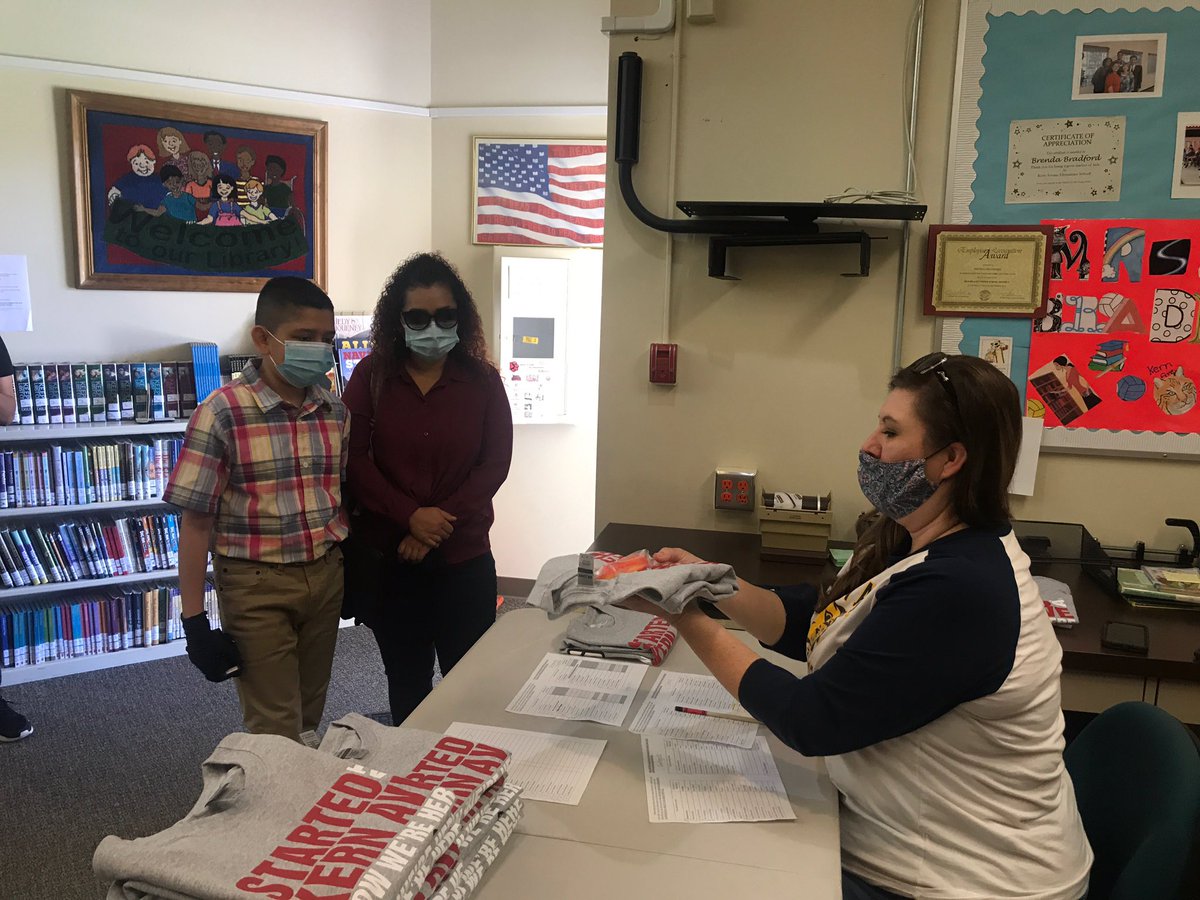 A bittersweet send off this week. Congrats to our <a href="/KernAve_Bobcats/">Kern Ave Elementary</a> 6th graders and best of luck <a href="/MJHS_of_MUSD/">McFarland Junior High School</a> and in everything you do! Your Bobcat family loves you and will miss you. Enjoy your shirt, McDonald’s gift card, and cool treat. 🐾 #MUSDconnectingkids <a href="/bujandamedina/">mayela bujandamedina</a>