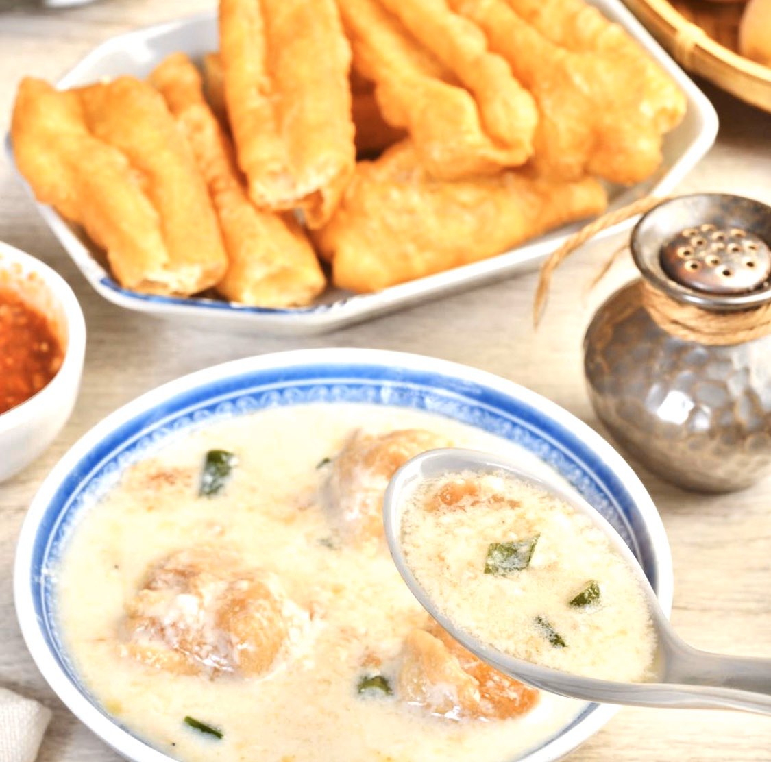 “Yummy Box Cafe” has the best traditional Taiwanese breakfast in town! From “fried donut sticks” (油條), “egg pancakes” (蛋餅) and “sticky rice balls” (飯團) you will be amazed with the freshness and savory flavor. 

Yummy Box Cafe
4255 Spring Mtn. Rd, LV, NV 89102
702-902-2209