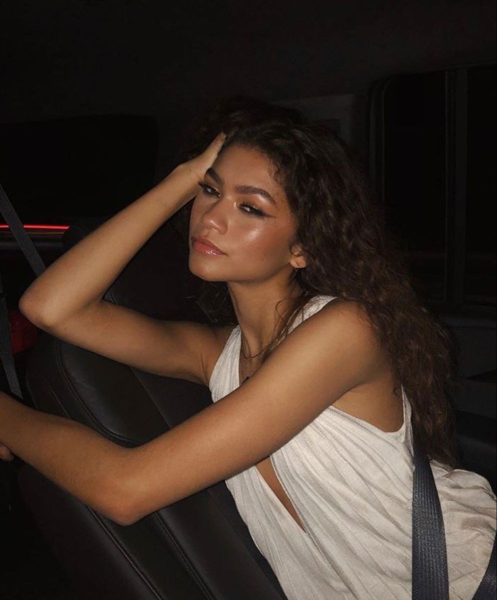 HIDINGK0RI's tweet photo. seatbelts on even if you're taking pictures. #SAINTSSELFIES #JTGOTOLIED https://t.co/dJ52bFl2HL
