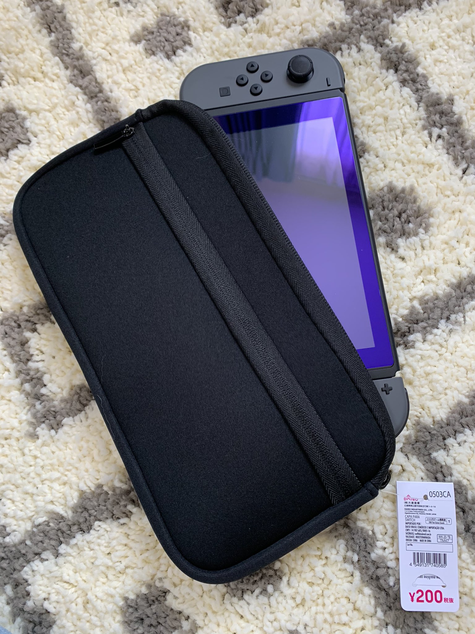 ユキ ダイソーのswitchケース良い 0円でジャストフィット 赤もあったけどラス1の黒ゲット Switch 任天堂 Switch ダイソー Daiso 0円商品 スイッチケース ユキ ダイソーのswitchケース良い 0円でジャストフィット 赤もあったけどラス1の黒ゲット Switch 任天堂 Switch ダイソー Daiso 0円商品 スイッチケース