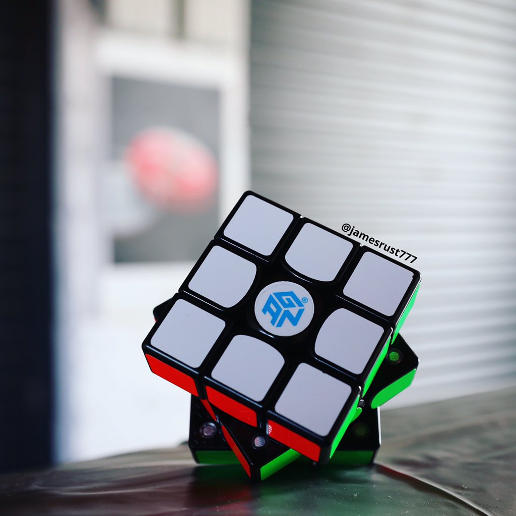 gancube's tweet photo. Cube and coke, the best match in summer and winter.
#GANCUBE #GAN356M  #GAN356XS #GAN356AirM #GAN354M #jamesrust777 https://t.co/wtWDOxsDZK