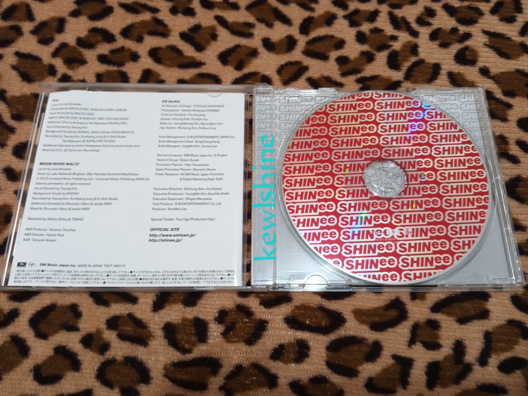 kewlshine's tweet photo. WTS/LFB: (PLEASE HELP RT)
PH ONLY 🇵🇭

SHINee's FIRE (Japanese album)- 250 only

#SHINee #샤이니 https://t.co/AouGEyQF40