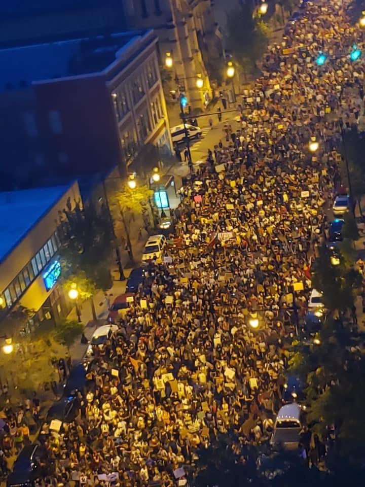 YOOO_CheckITOut's tweet photo. Baby CHICAGO SAID ITS FUCKING JUNETEENTH. This bitch lit up 😩 I love y’all. https://t.co/FYawRGpHAA